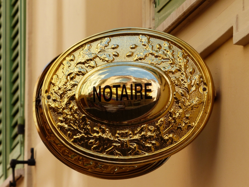 notaire-LA ROQUEBRUSSANNE-min_advertising-golden-metal-money-lighting-brass-1013060-pxhere.com